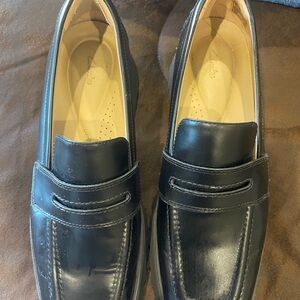Clarks’s women’s Black Leather Loafers
